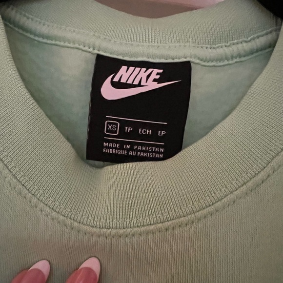 NIKE WOMEN SPORTSWEAR ESSENTIAL CREWNECK (CUCUMBER CALM / WHITE) SIZE XS - Picture 5 of 9